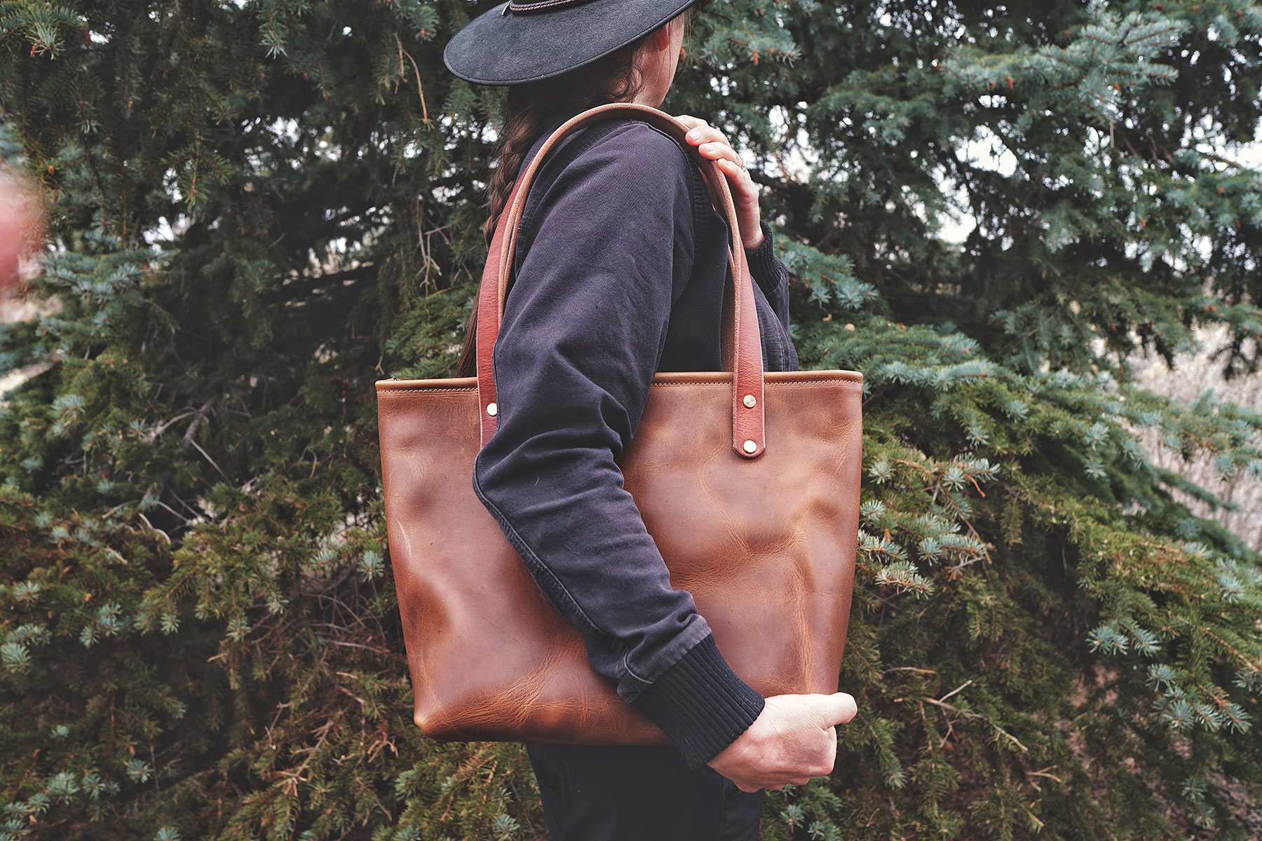 The Annie Oakley Tote Bag – The Feathered Filly