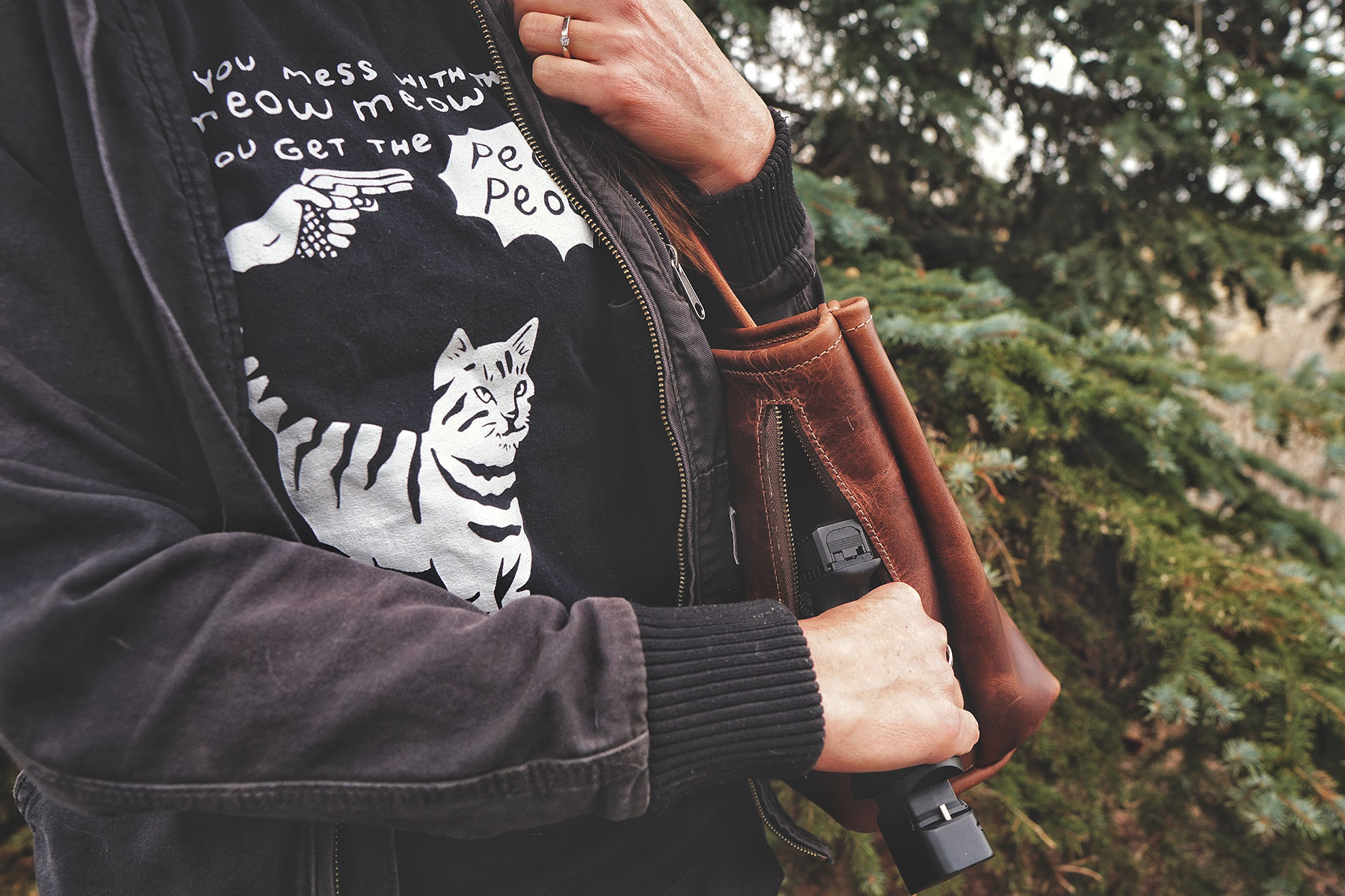 The Annie Oakley Tote Bag – The Feathered Filly