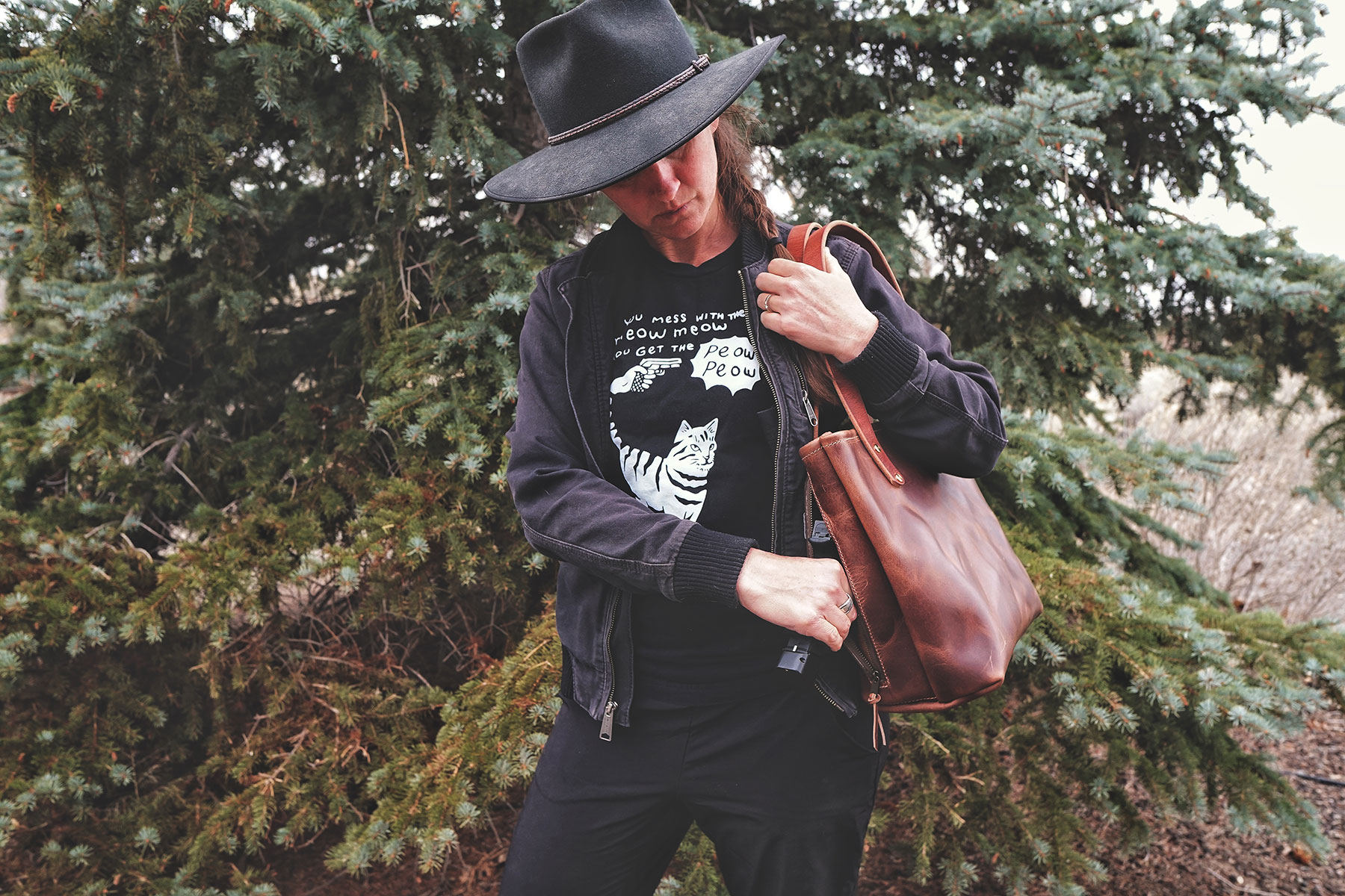 The Annie Oakley Tote Bag – The Feathered Filly